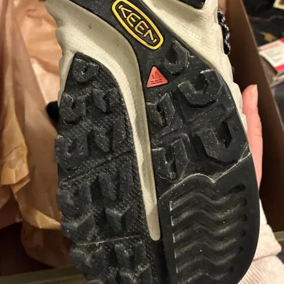 KEEN womens Nxis Evo Mid Height Waterproof Boots size 9 - Picture 10 of 12